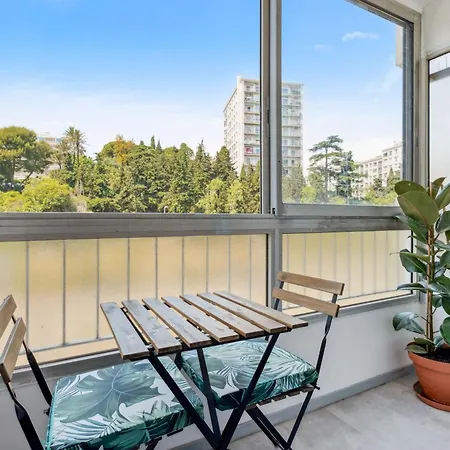 Apartment Moderne Avec Balcon - Et Tramway A Proximite *