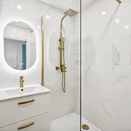 Moderne Avec Balcon - Et Tramway A Proximite Daire *